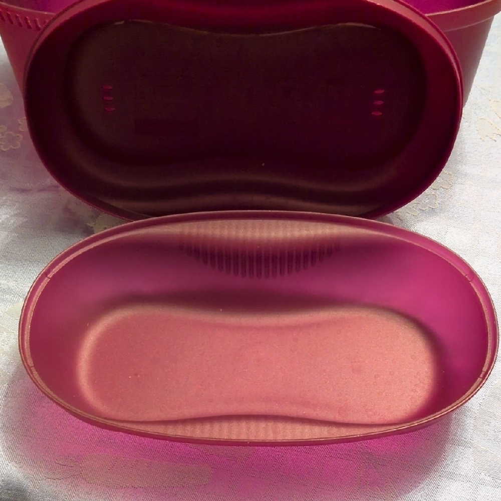 Tupperware Maroon Container - Picture 3 of 5